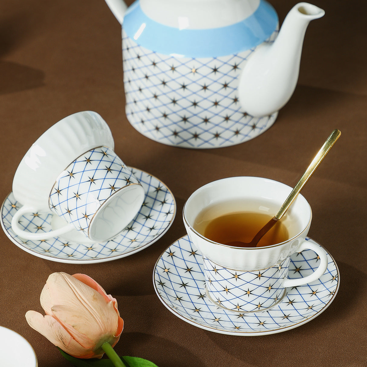 CUPURA Bero - CCS32 Luxury Bone China Tea Cup Set with Saucer Spoon and Strainer Floral Design Light Luxury European Style Gift Box Set Bohemian Powder Blue Classical Blue Rose Angel