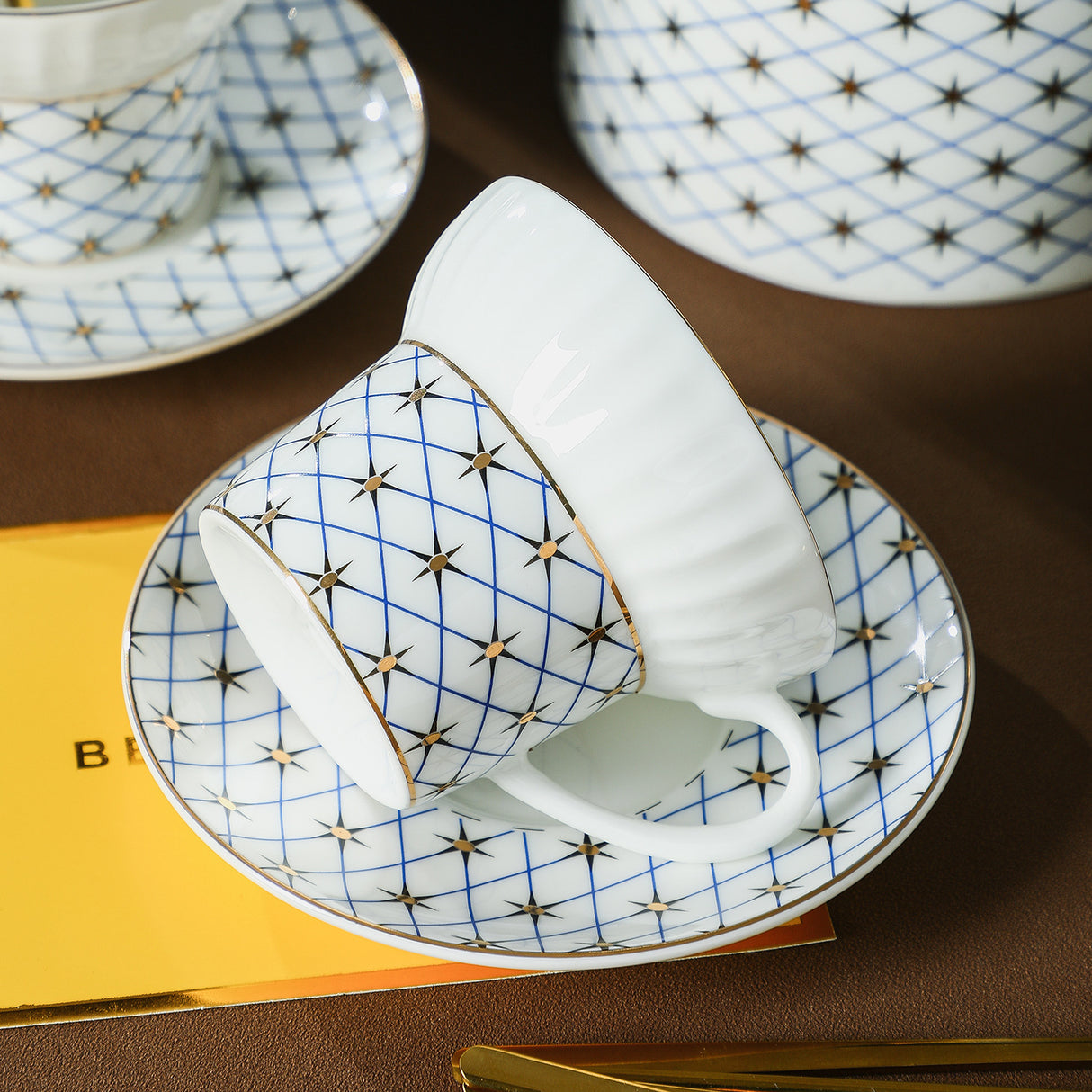 CUPURA Bero - CCS32 Luxury Bone China Tea Cup Set with Saucer Spoon and Strainer Floral Design Light Luxury European Style Gift Box Set Bohemian Powder Blue Classical Blue Rose Angel