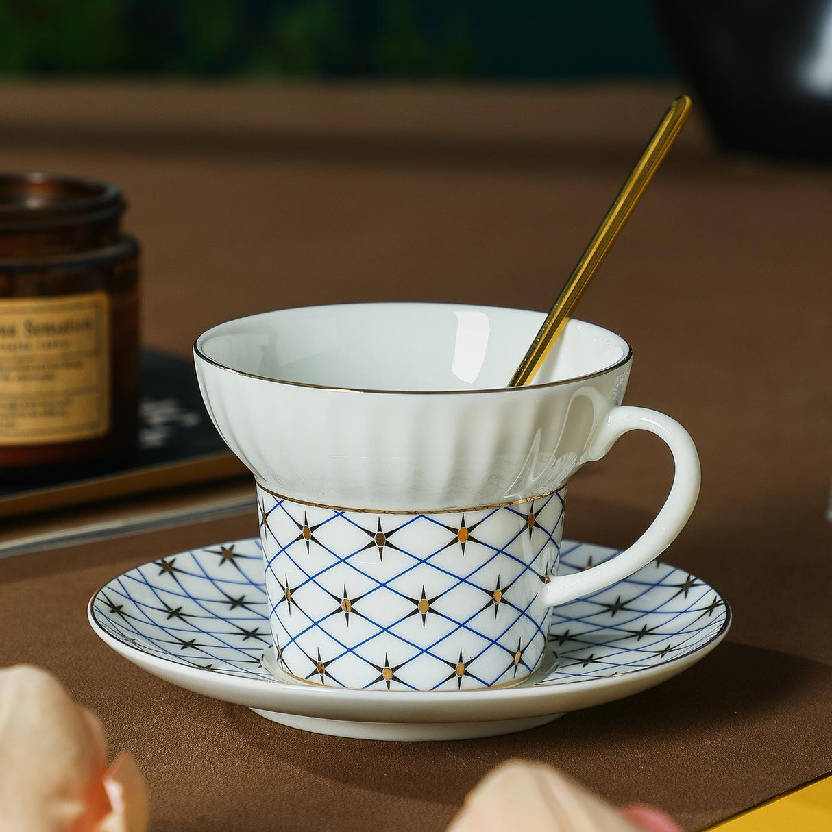 CUPURA Bero - CCS32 Luxury Bone China Tea Cup Set with Saucer Spoon and Strainer Floral Design Light Luxury European Style Gift Box Set Bohemian Powder Blue Classical Blue Rose Angel